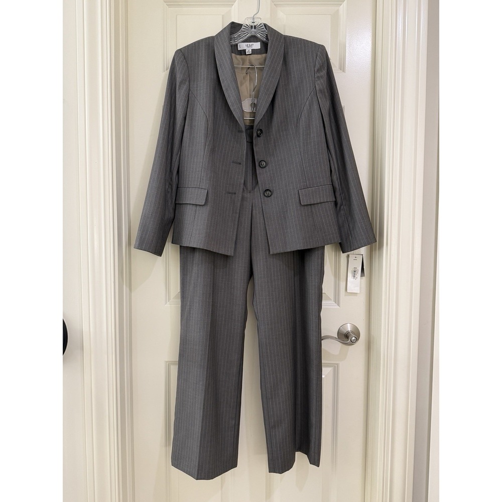 Le Suit women 2- piece pants suits size 12P new with tag